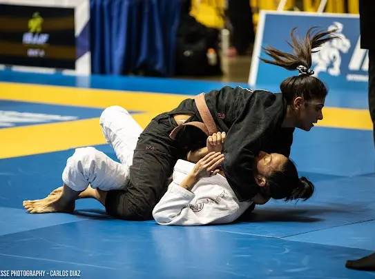 Instructor en clase de Defensa Personal para Mujeres